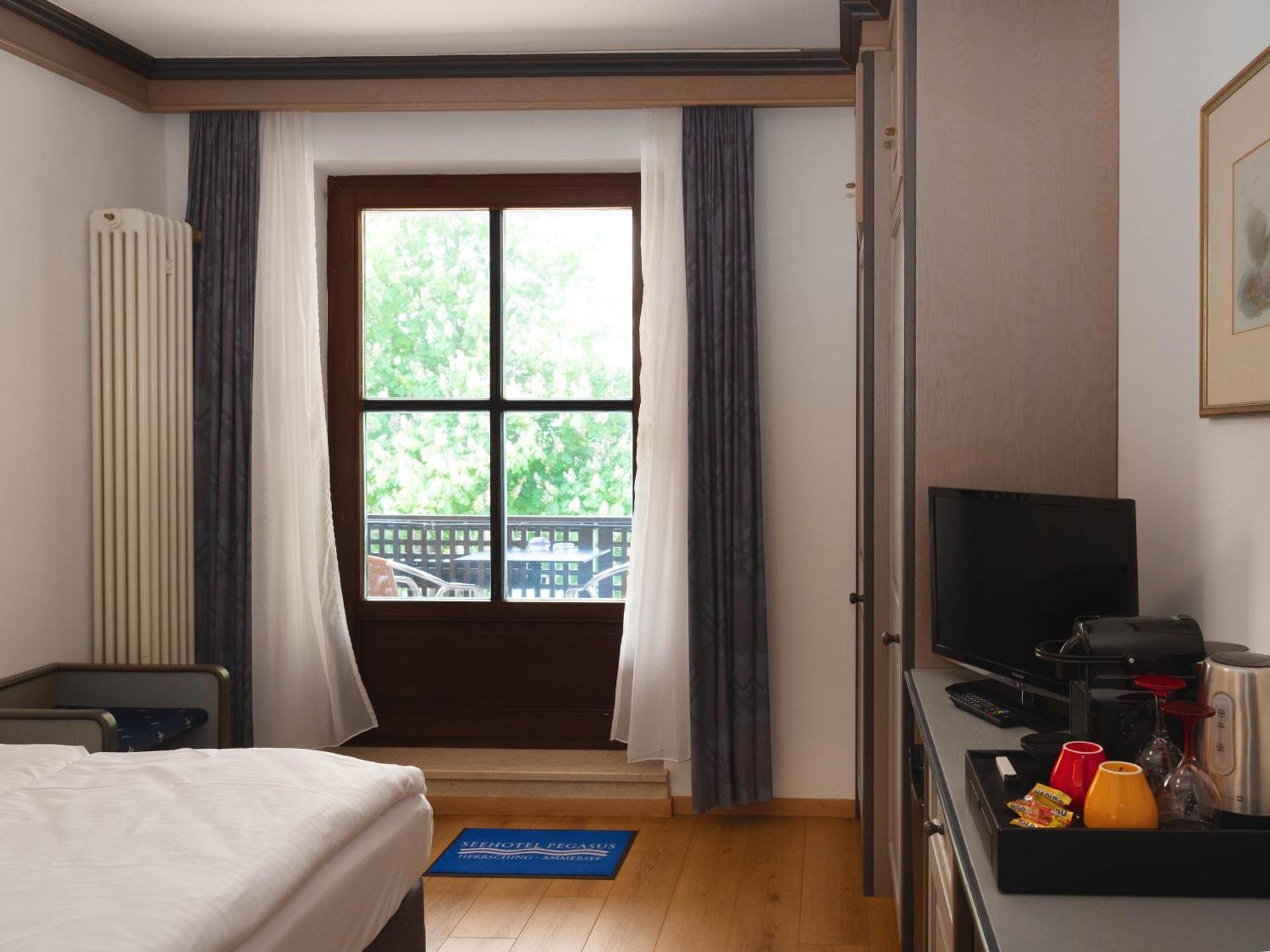 Seehotel Pegasus Хершинг ам Амерзе Екстериор снимка