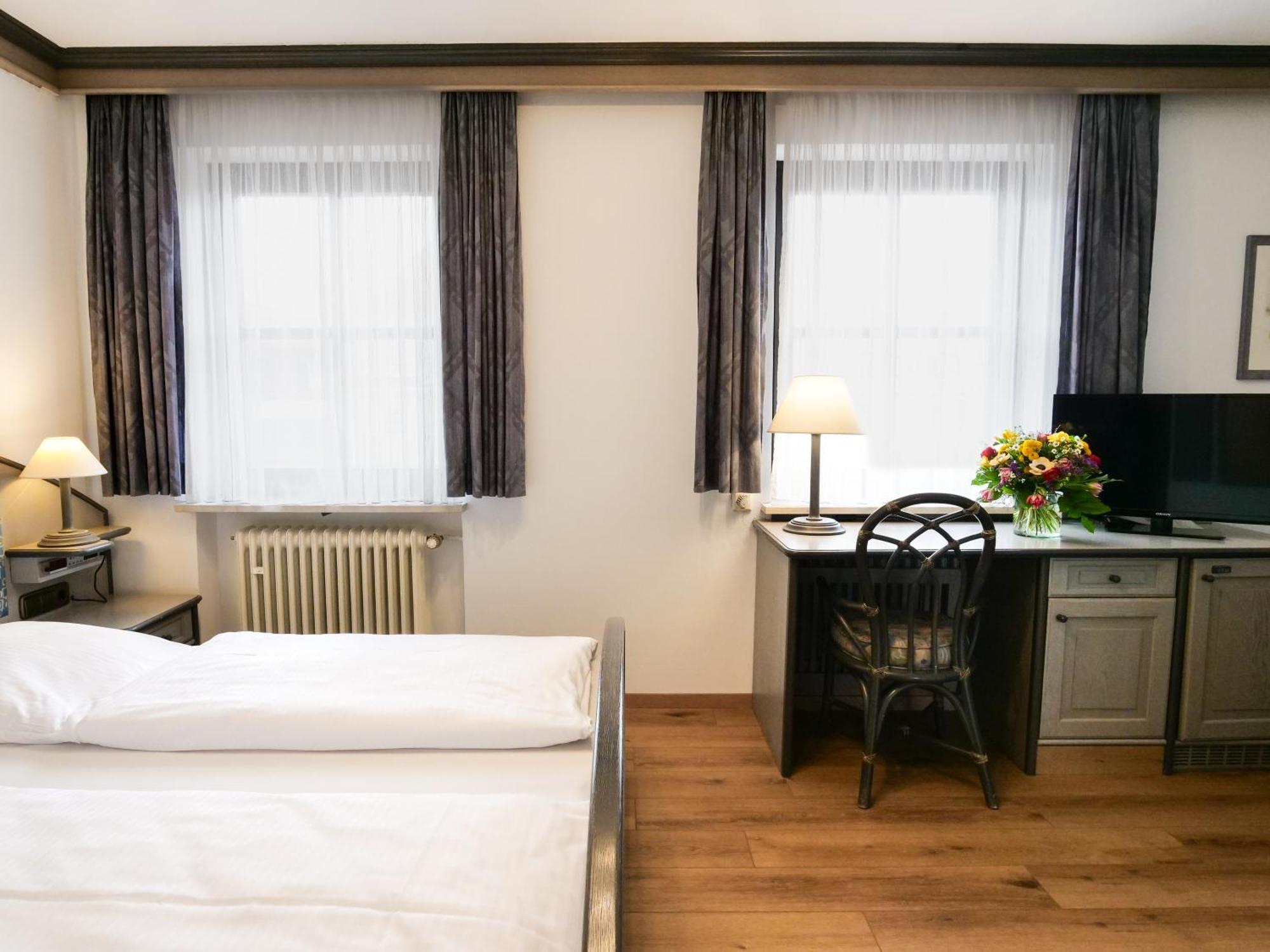 Seehotel Pegasus Хершинг ам Амерзе Екстериор снимка